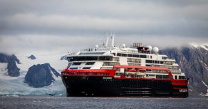 Ms Roald Amundsen Svalbard Hgr 138208 Foto Oscar Farrera Jpg.jpg